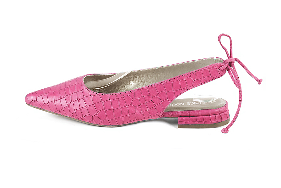 Women's fuschia pink slingback dress shoes. Pointed toe. Flat flare heels - Profile view